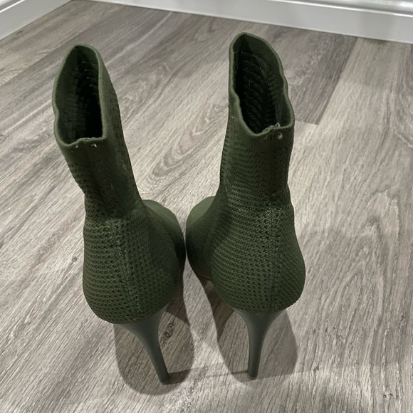 Steve Madden - Picture 2 of 8